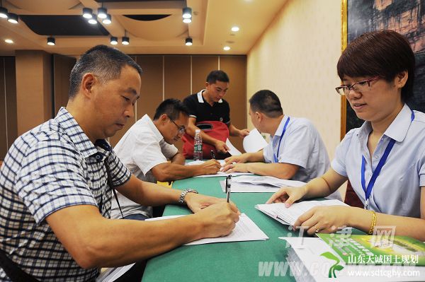 江津召开土地流转保险培训会 试点给土地流转“上保险”