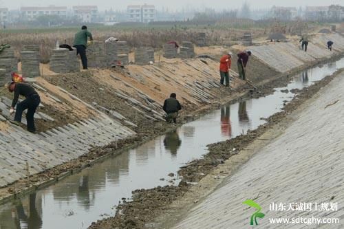 全国农田水利建设成效显著 各地农田水利改革探索出好经验 